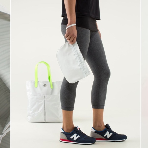 Lululemon Go With The Flow Bag in Nimbus - Picture 2 of 7